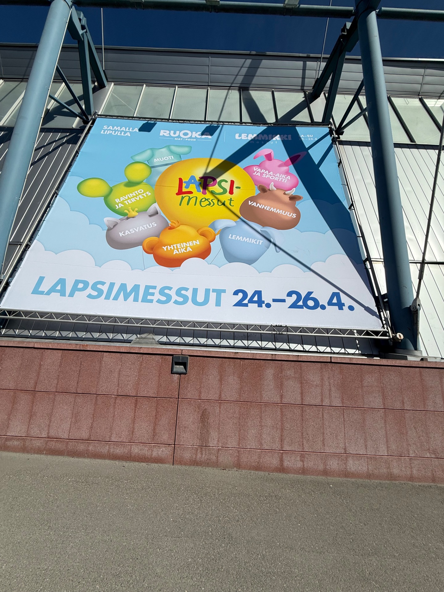 Lapsimessut järjestettiin 24.-26.4 Helsingin messukeskuksessa